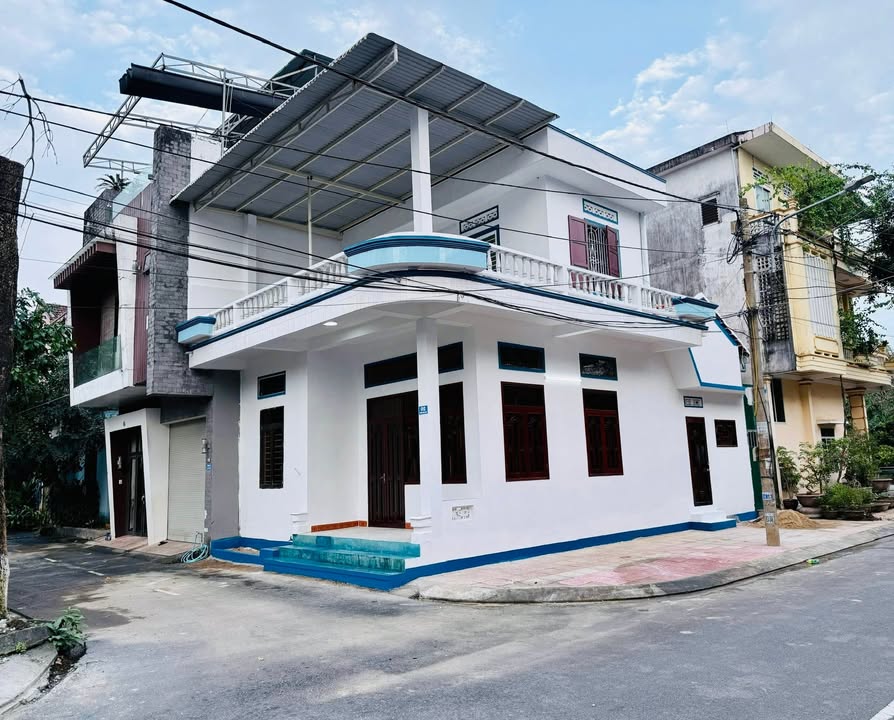 Nhà Đẹp 2 Mặt Tiền Đường Trịnh Công Sơn, TP Quảng Ngãi 84m² giá 3.7 tỷ - Đầu tư sinh lời ngay lập tức!