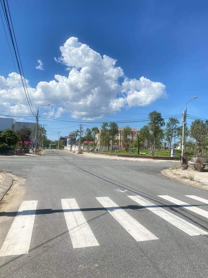 Đất nền KDC Thạch Bích Quảng Ngãi 162m² giá 3 tỷ - Lô góc đắc địa!