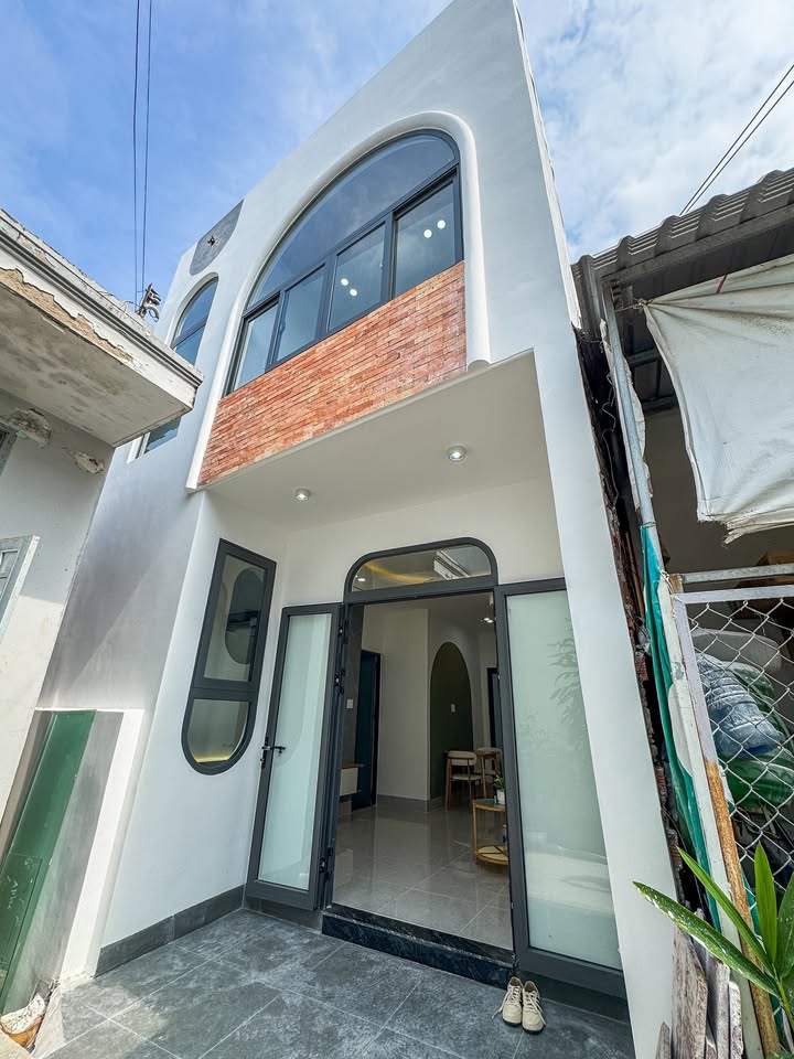 Nhà trệt lầu hẻm 147 Cách Mạng Tháng 8, 45.6m² giá 2.25 tỷ - Sổ hồng hoàn công