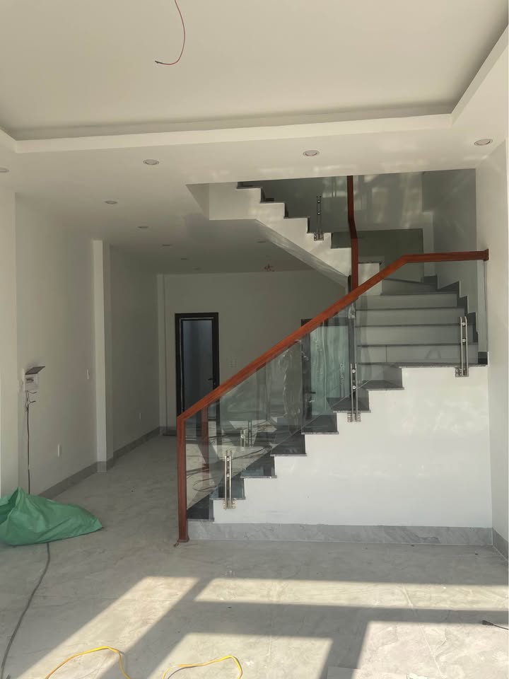 Bán nhà 3 tầng ngõ 28 Cao Xanh 56m² giá 3.25 tỷ - Gần chợ, ô tô vào tận nơi!