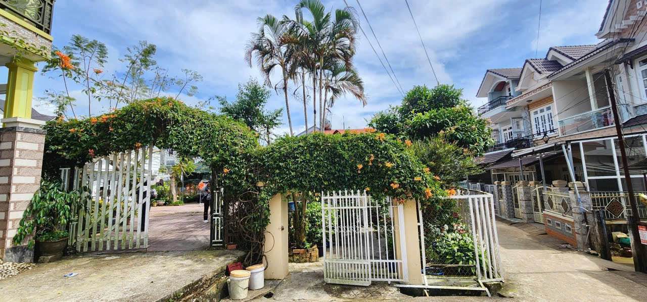 Nhà sân vườn 557m² Hồ Xuân Hương Đà Lạt giá 15 tỷ - Đầy đủ tiện nghi, pháp lý rõ ràng!