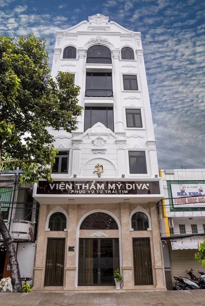 Cho Thuê Nhà Nguyên Căn Mặt Phố Võ Văn Dũng - Đống Đa 80m² giá 98 triệu - Kinh doanh sầm uất!