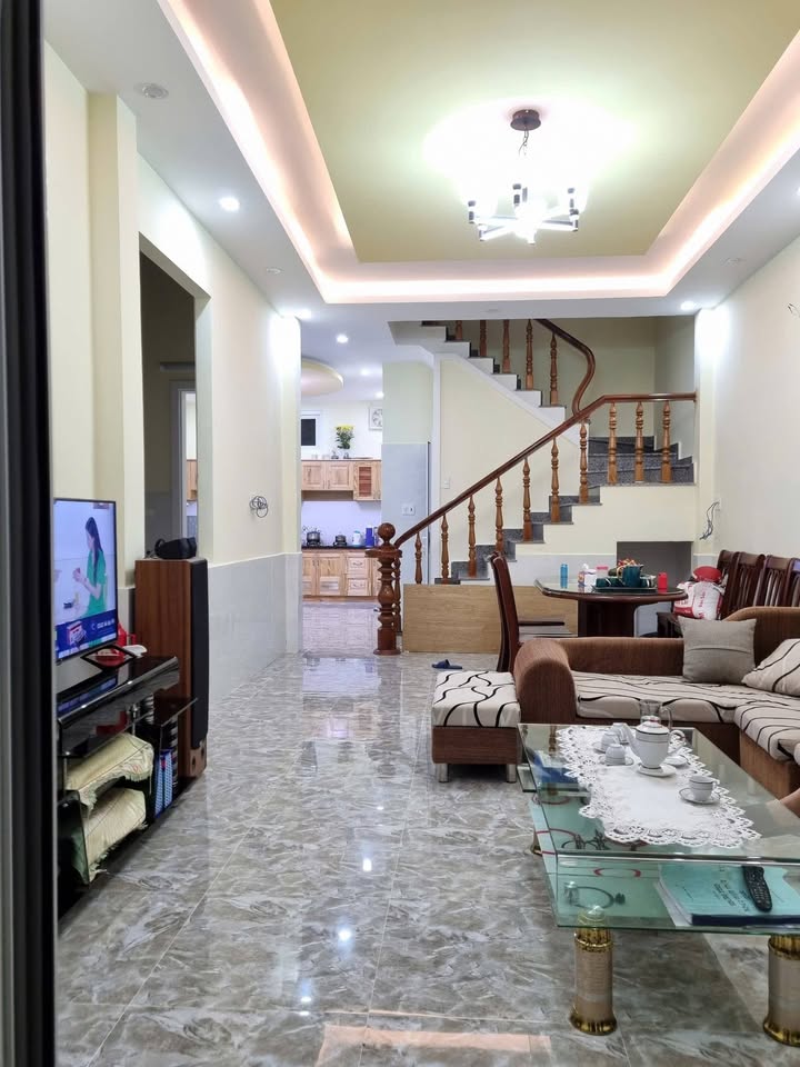 Nhà nguyên căn cho thuê tại Huyện Di Linh - Mặt tiền đường xe hơi, phù hợp kinh doanh!