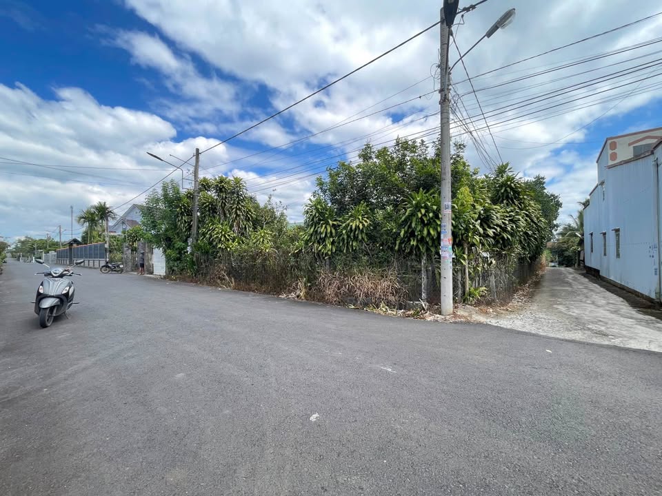 Đất Lô Góc 2 Mặt Tiền Hẻm Lộc Châu - Bảo Lộc 1658m² giá 8.5 tỷ - Nở hậu, sẵn nhà cấp 4!