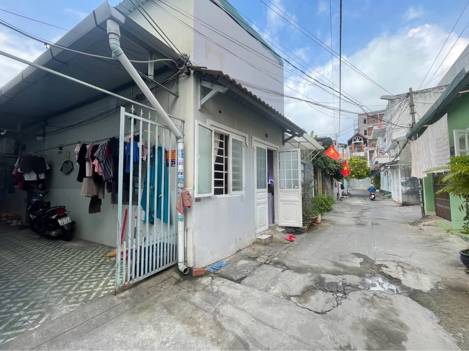 Dãy trọ 5 phòng hẻm 176 Trương Công Định 100m² giá 6.25 tỷ - Vị trí trung tâm tiện ích!