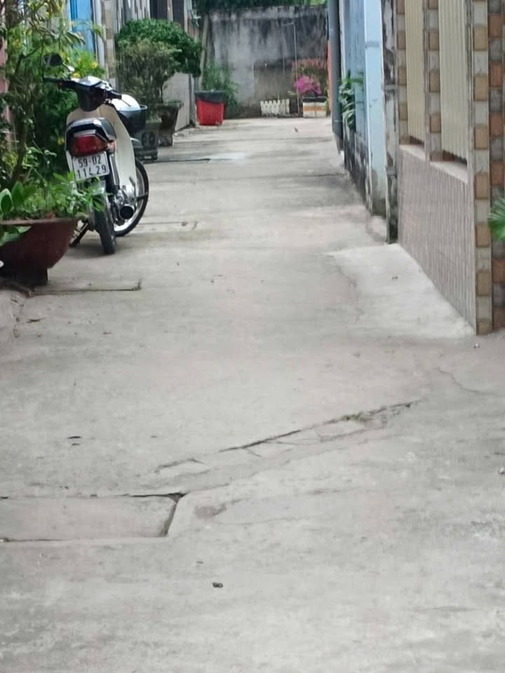 Nhà 1 trệt 1 lầu tại Cần Giuộc 78m² giá 2.25 tỷ - Sổ hồng riêng, gần chợ và trường học!