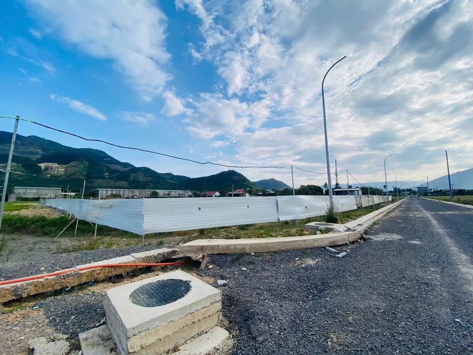 Đất Vĩnh Cát Suối Hiệp 115m² giá 950 triệu - Khu dân cư đông đúc, tiện ích đầy đủ!