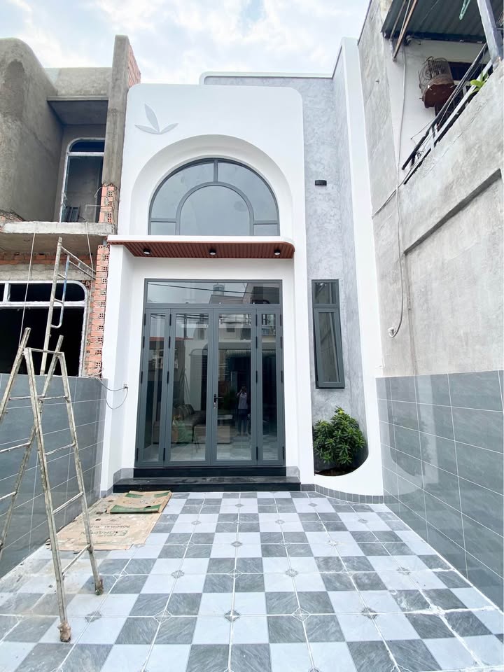 Nhà 1 trệt 1 lửng Phường Tân Phong 96m² giá 3.75 tỷ - Sổ hồng chính chủ, gần chợ!