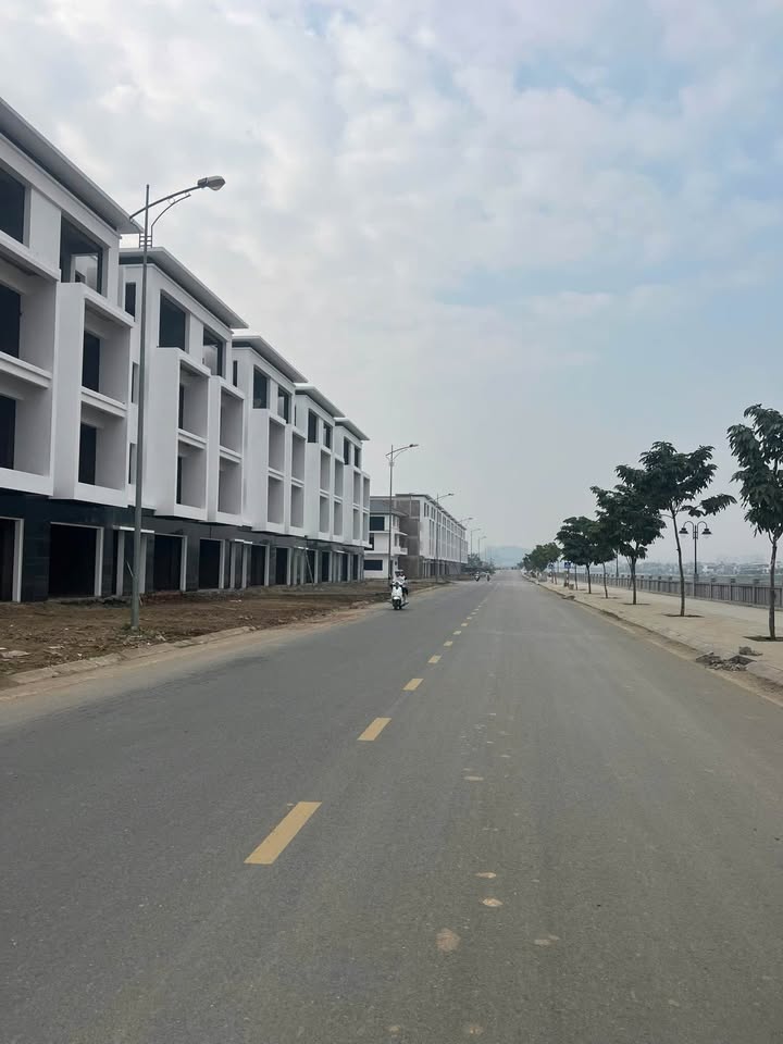 Nhà 4 tầng An Dương Vương Kéo dài 123,5m² giá 8.2 tỷ - Cần tiền giải phóng nhanh!