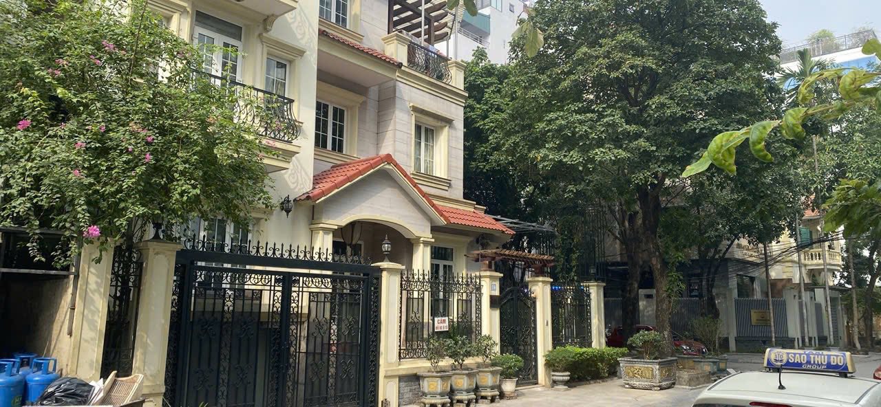 Nhà lô góc 238m² giá 127 tỷ tại Trần Thái Tông, Cầu Giấy - Cơ hội đầu tư lý tưởng!