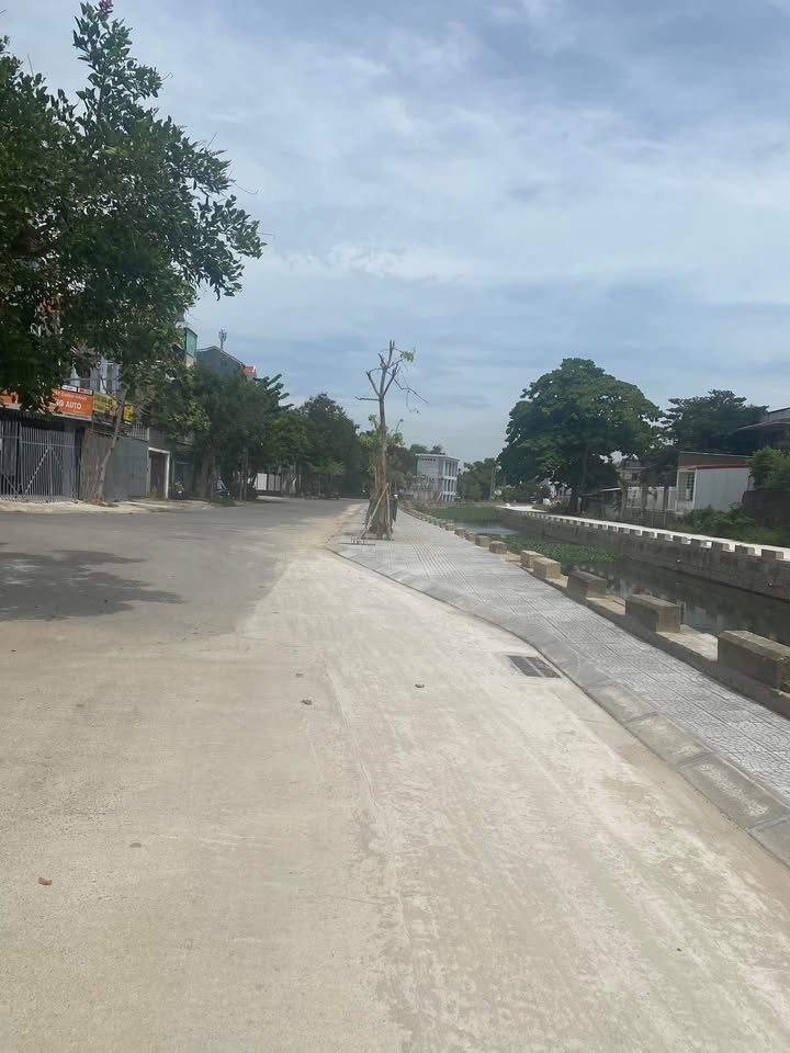 Nhà mặt tiền Phường Vỹ Dạ, TP Huế 164m² giá 6 tỷ - View kênh thoáng đãng!