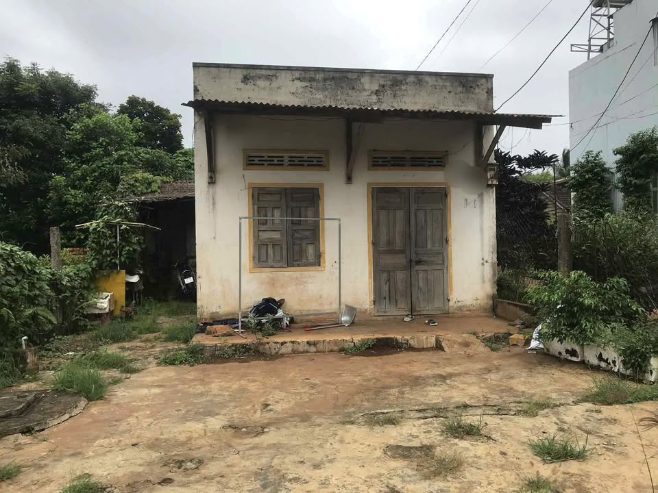 Đất nền tặng nhà tại hẻm Nguyễn Trãi, Buôn Hồ, Đắk Lắk - Giá chỉ 2.03 tỷ!