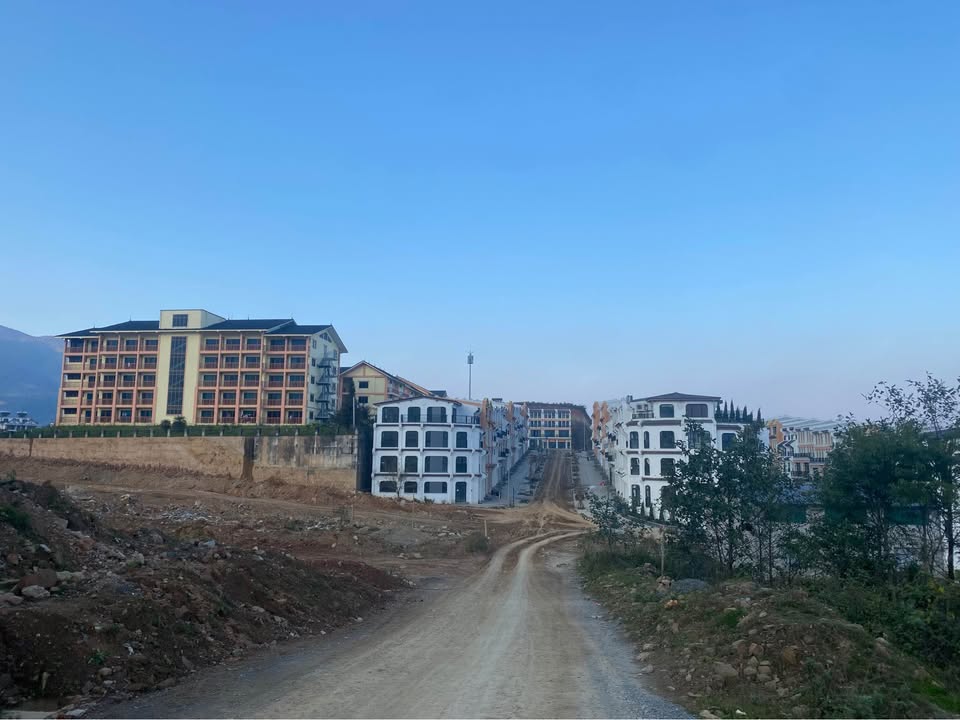 Nhà 4 tầng đường T7, Sa Pa 100m² giá 4.x tỷ - Cơ hội đầu tư tuyệt vời!