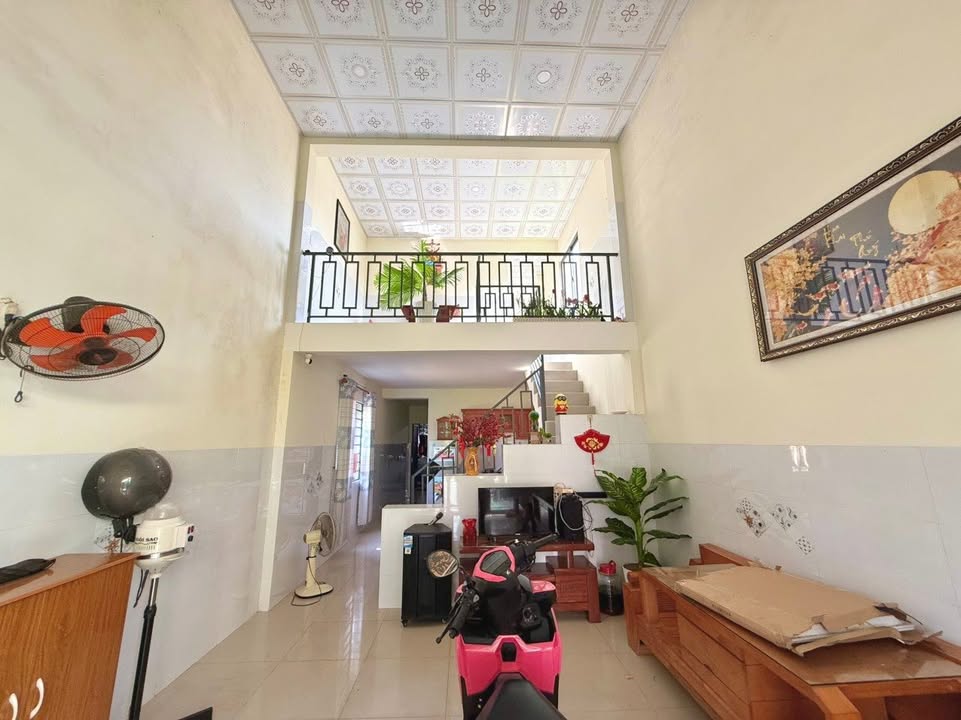 Nhà riêng Thị trấn Long Thành 238m² giá 3.7 tỷ - Thiết kế hiện đại, sẵn sàng vào ở!