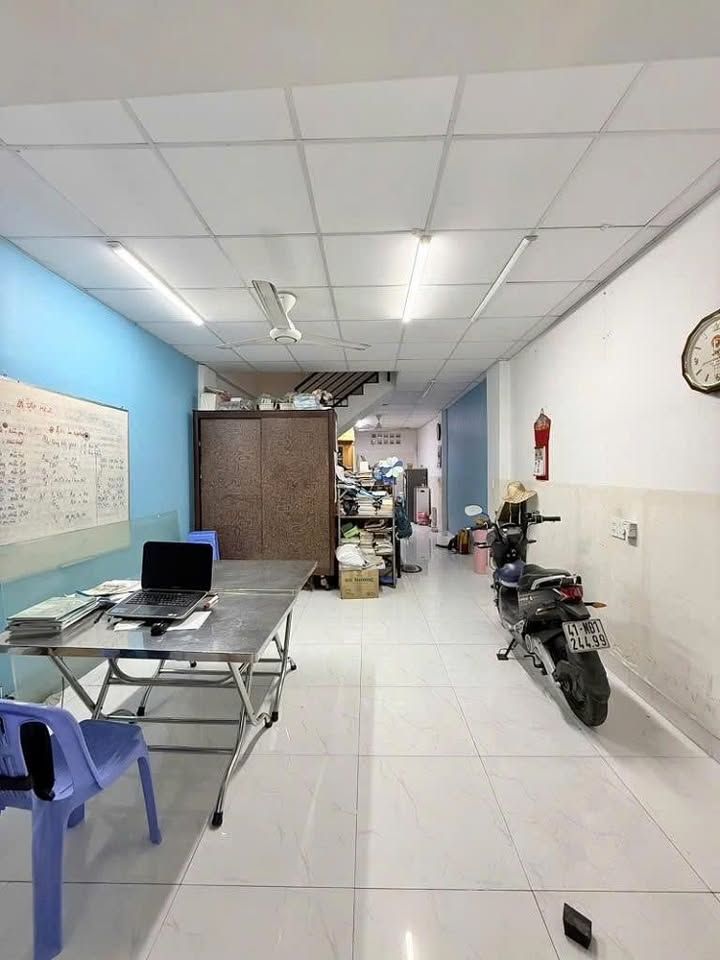 Nhà hẻm Lạc Long Quân Quận 11 54m² giá 5.2 tỷ - Pháp lý chuẩn, thương lượng tốt!