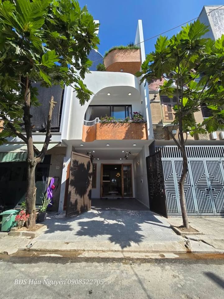 Nhà đẹp 70m² tại khu phố biển Đà Nẵng - Cách bãi tắm Thanh Khê chỉ 300m!