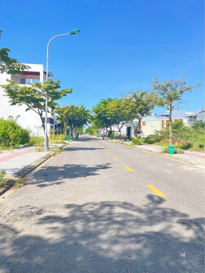 Đất Nam Hoà Xuân 110m² giá 5.6 tỷ - Sổ đỏ chính chủ, vị trí đắc địa!