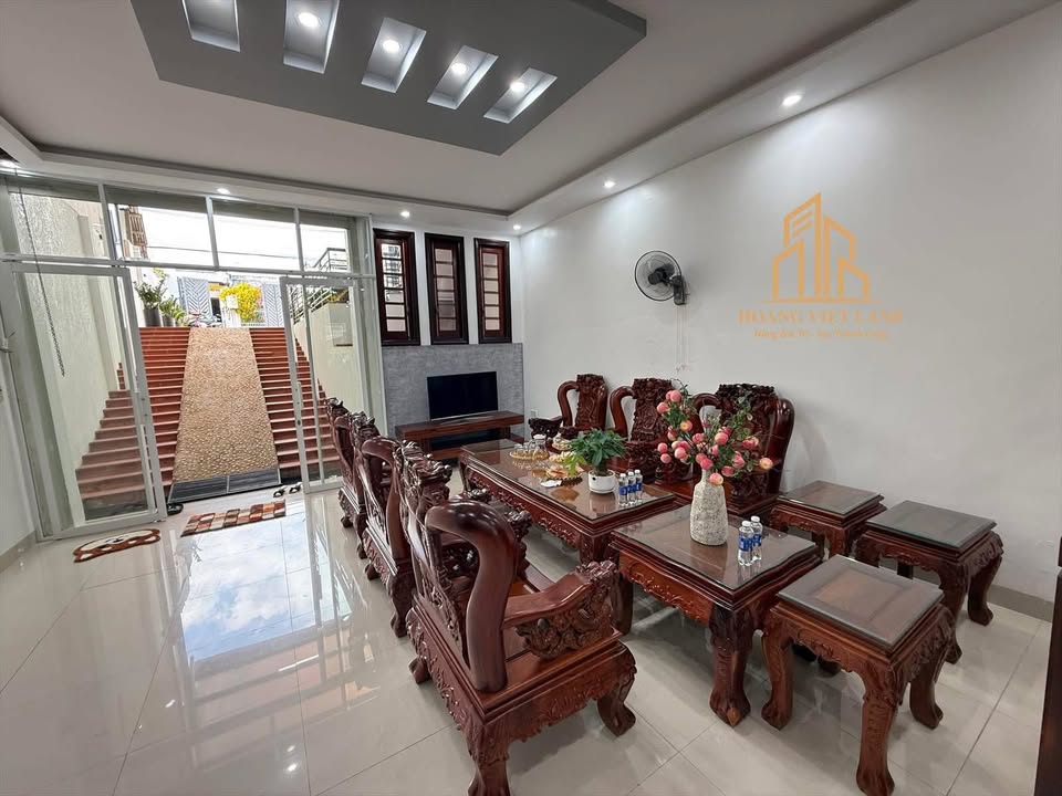 Nhà mặt tiền Đinh Công Tráng, Buôn Ma Thuột 234m² giá 7.8 tỷ - Thiết kế hiện đại, sẵn sàng ở ngay!
