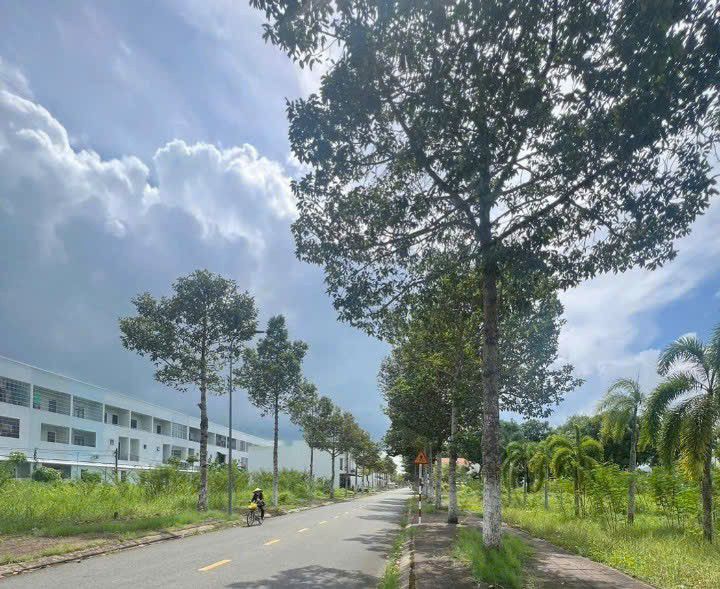 Nhà phố 1 trệt 1 lầu KĐT 5A Cần Thơ 108m² - Hướng Đông, giá thỏa thuận