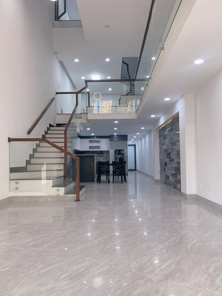 Nhà mặt tiền Tiên Sơn, Đà Nẵng 4 tầng 4PN - Full nội thất, cho thuê ngay!