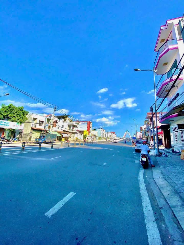 Nhà mặt tiền đường Trần Hoàng Na Cũ, 105m² giá 20 triệu - Phù hợp làm văn phòng, spa!