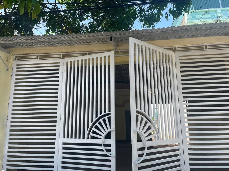 Nhà cho thuê tại đường Hoàng Hoa Thám, Sầm Sơn, 200m² - Phù hợp làm kho, cửa hàng