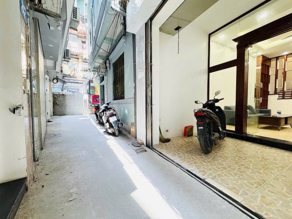 Nhà Phố Tôn Đức Thắng, Đống Đa 193m² giá 11.7 tỷ - Nội thất đầy đủ, ô chờ thang máy!