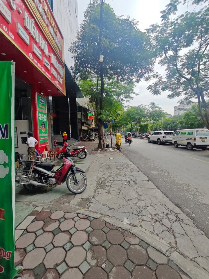 Mặt phố Vũ Tông Phan 82m² giá 45 tỷ - Kinh doanh sầm uất, ô tô dừng đỗ thoải mái!