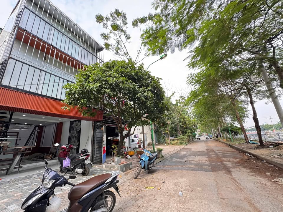 Nhà cấp 4 2 tầng bờ sông Sét 24m² giá 2 tỷ - Chính chủ bán gấp!