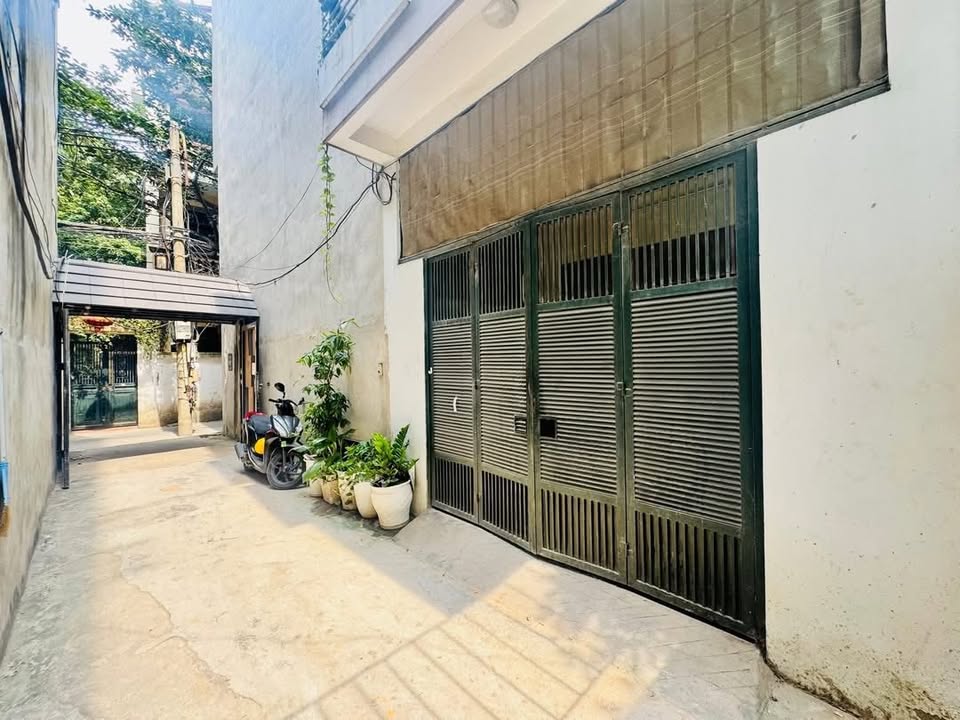 Nhà 5 tầng Chùa Láng 52m² giá 12 tỷ - Vị trí trung tâm Đống Đa, đầu tư sinh lời!