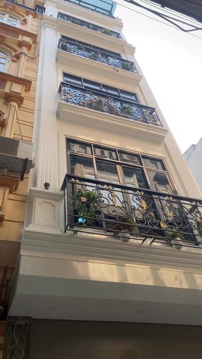 Nhà phố 6 tầng tại Ngã tư Sở 180m² - Thiết kế đẹp, ô tô vào tận cửa!