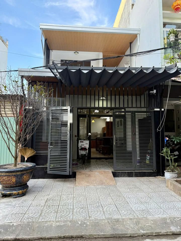 Nhà cho thuê 2 tầng tại Mân Thái, Đà Nẵng 100m² giá 12 triệu - Full nội thất, sạch sẽ!