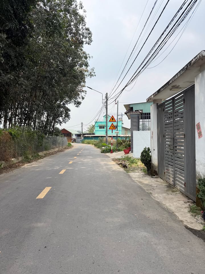 Đất nền Tân Uyên 180m² giá 2 tỷ - Mặt tiền đường nhựa thông tứ hướng!