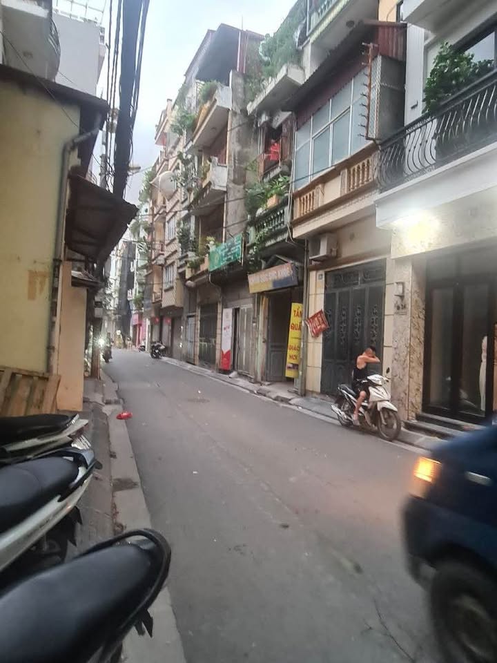 Nhà phố Lê Trọng Tấn 42.7m² giá thỏa thuận - Kinh doanh sầm uất, ô tô tránh!