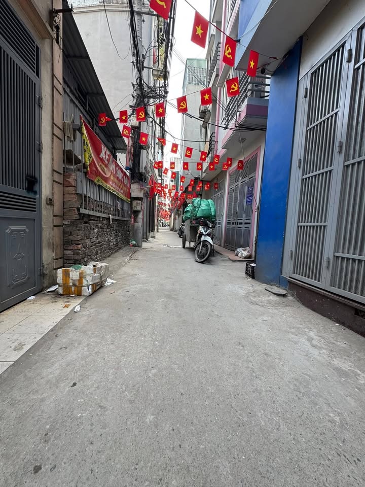 Nhà bán tại Tam Trinh, Hoàng Mai 35m² giá 8.4 tỷ - Mặt tiền đẹp, ô tô gần nhà!