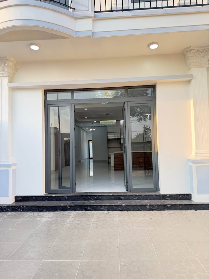 Nhà Phường 3, TP Vĩnh Long 157m² giá 3.9 tỷ - Thiết kế hiện đại, mới 100%!