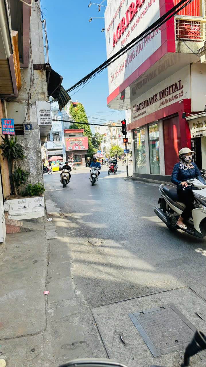 FrontHouse Đường Vũ Chí Thắng, Hải Phòng 44m² giá 5.2 tỷ - Vị trí đẹp, mặt tiền rộng