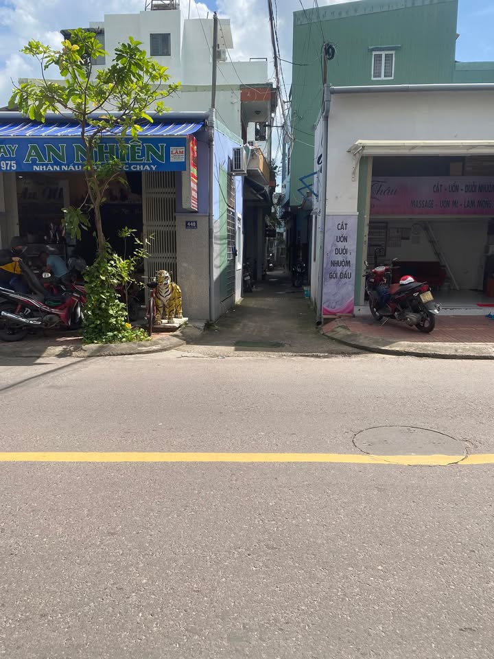 Bán đất mặt tiền Nguyễn Huệ, P. Trần Phú, Quy Nhơn 64m² giá 11 tỷ - Đầu tư sinh lời hiệu quả!