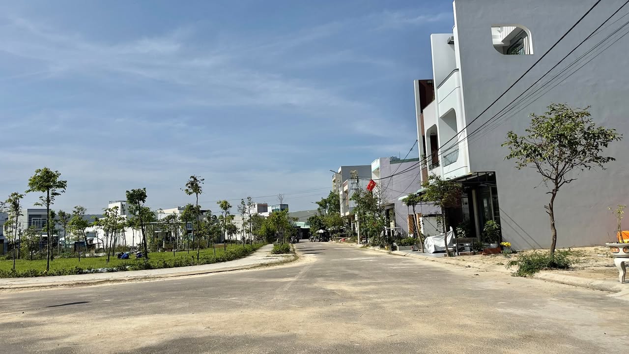 Đất Mặt Tiền Khu 6 Nhơn Bình 80m² giá 2 tỷ - Sổ đỏ chính chủ, gần biển!