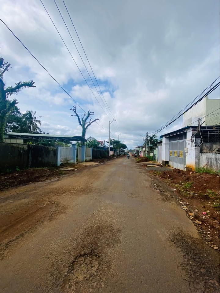 Đất Lữ Gia, Pleiku 150m² giá 3.2 tỷ - Đường nhựa rộng rãi, gần chợ Yên Thế