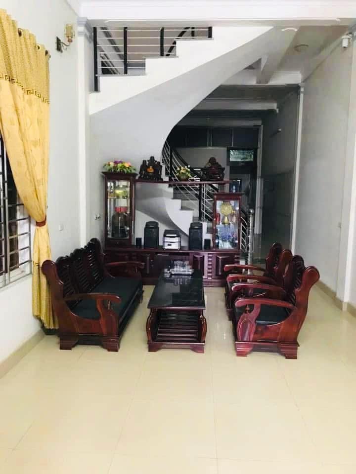 Nhà nguyên căn 3 tầng tại Nguyễn Trường Tộ - Sẵn sàng cho thuê!