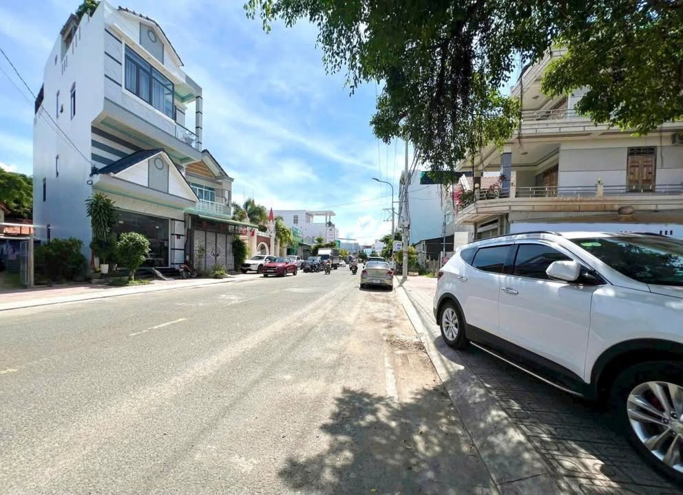 Bán gấp FrontHouse mặt tiền đường Bà Triệu, Vạn Giã, 200m² giá chỉ từ 4.4 tỷ!