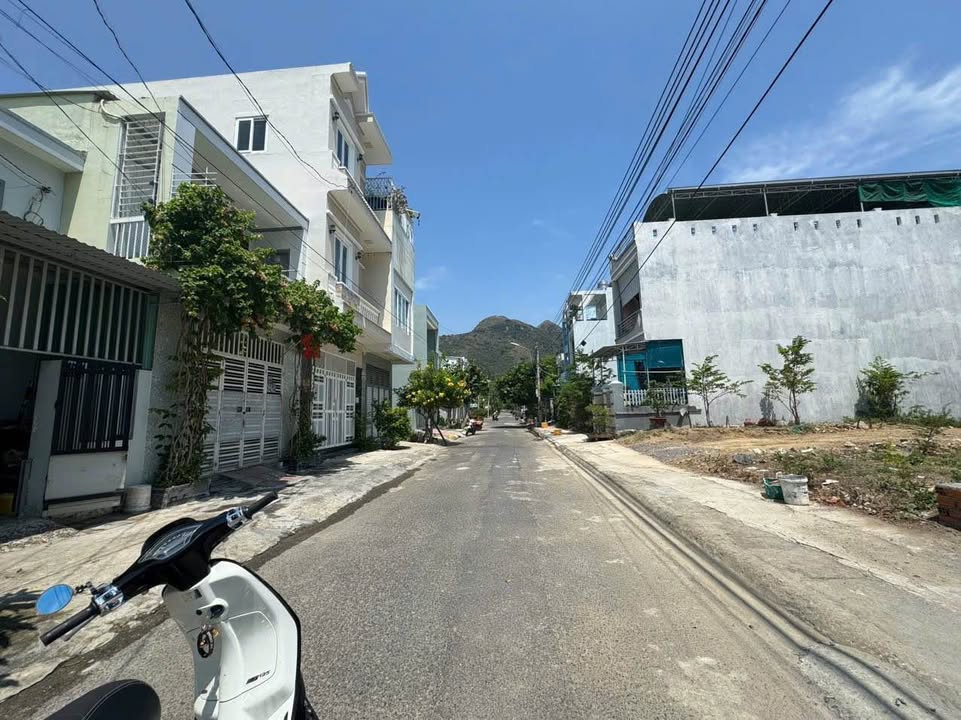 Bán đất mặt tiền Vũ Hữu, KĐT tái định cư Hòn Xện 92m² giá 5.8 tỷ - Gần biển Phạm Văn Đồng!