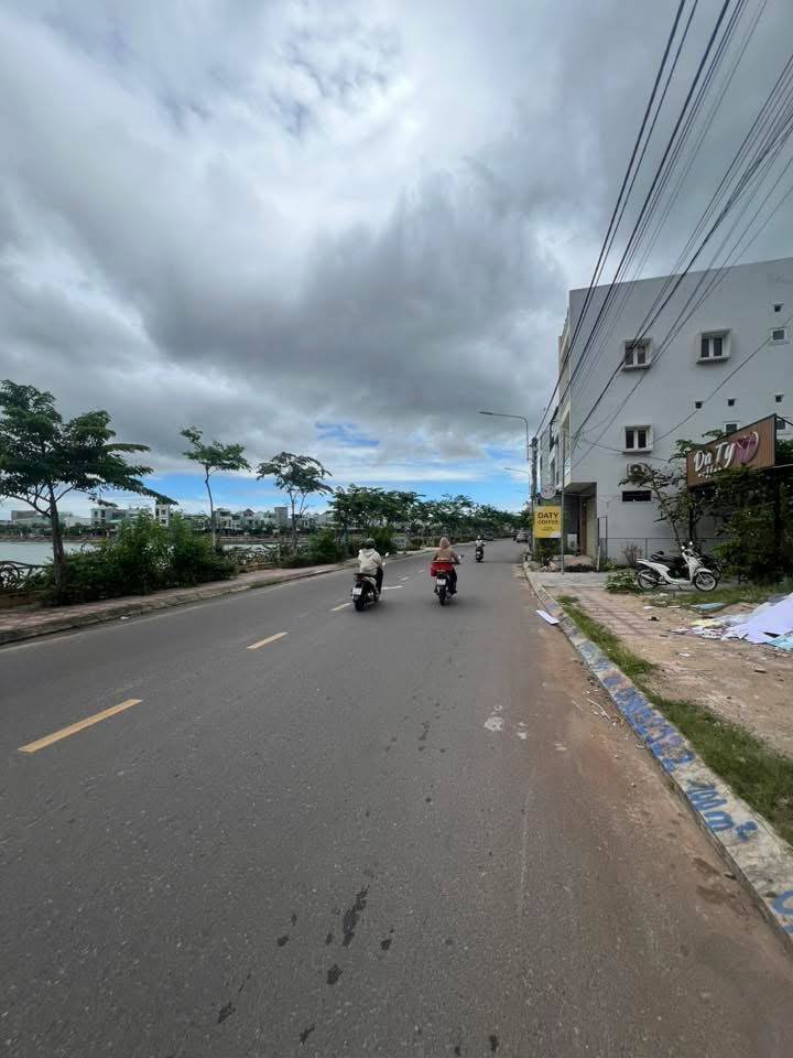 Nhà Mặt Tiền Kinh Doanh Quận 10, 72m² giá 6.x tỷ - Vị trí đắc địa, thu hút khách hàng!