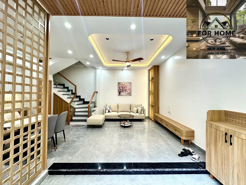 Nhà độc lập 4 tầng Trần Nguyên Hãn 180m² giá 4.35 tỷ - Thiết kế hiện đại, sân để xe riêng!