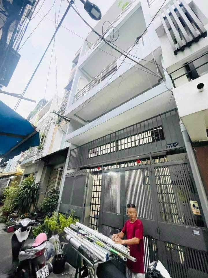 Nhà cho thuê Hồng Lạc, Tân Bình 60m² giá 13 triệu - Hẻm xe hơi sát mặt tiền!