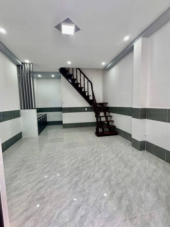 Nhà bán Hóc Môn 36m² giá 1.85 tỷ - Thiết kế hiện đại, sẵn sàng vào ở!