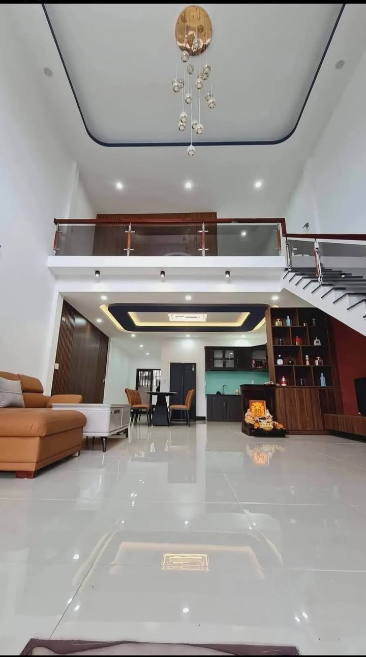 Nhà mê lửng hẻm ô tô Nguyễn Thụy 102m² giá 2.4 tỷ - Đầy đủ công năng, chính chủ bán!