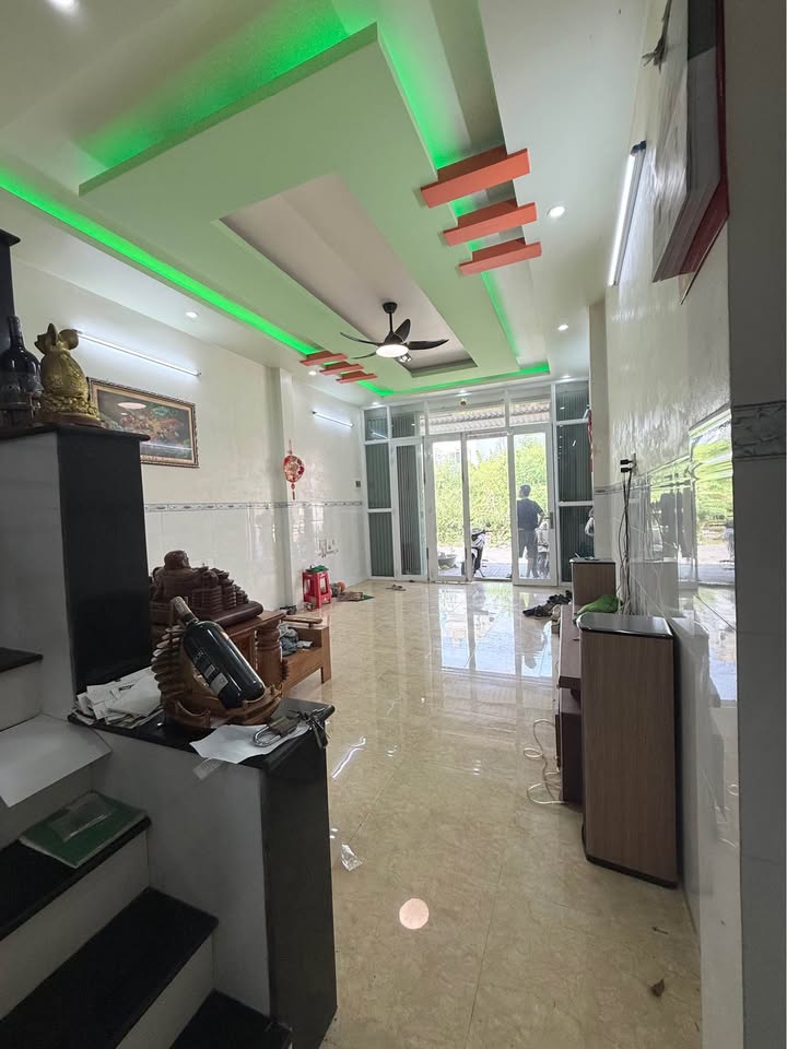 Nhà 1 trệt, 1 lầu đường Phan Thị Huỳnh, Cao Lãnh 56m² giá 2 tỷ - Thiết kế hiện đại, gần trung tâm!