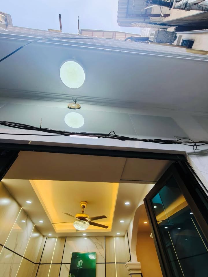 Nhà phố Ngõ Lê Duẩn, Đống Đa 23m² giá 5.7 tỷ - Thiết kế gọn gàng, sẵn sàng vào ở!